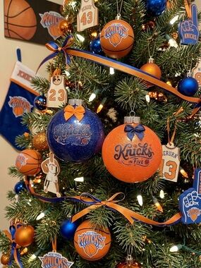 NY Knicks In Five Ornaments